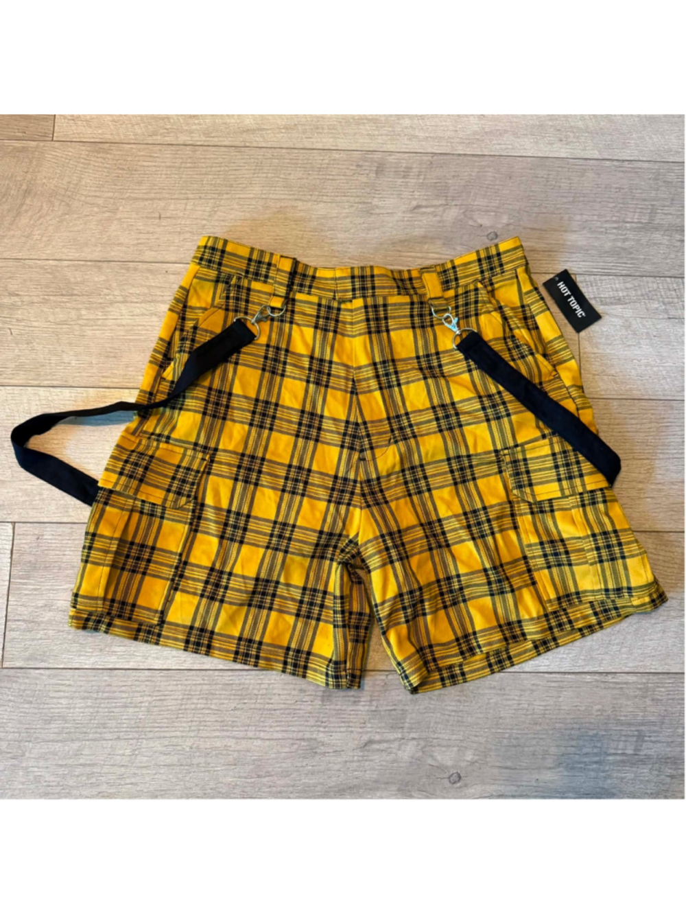 Women's Hot Topic Plaid Cargo Shorts XL Yellow Black